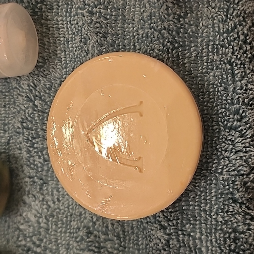 Aulani Bath & Body Products. Shampoo,  Conditioner, Soap, Lotion. - Picture 6 of 11